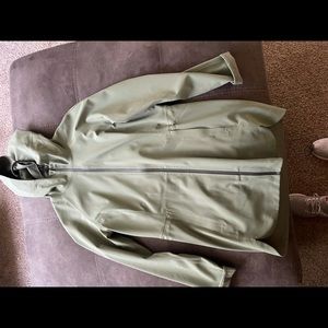 Lululemon jacket size 6 never worn